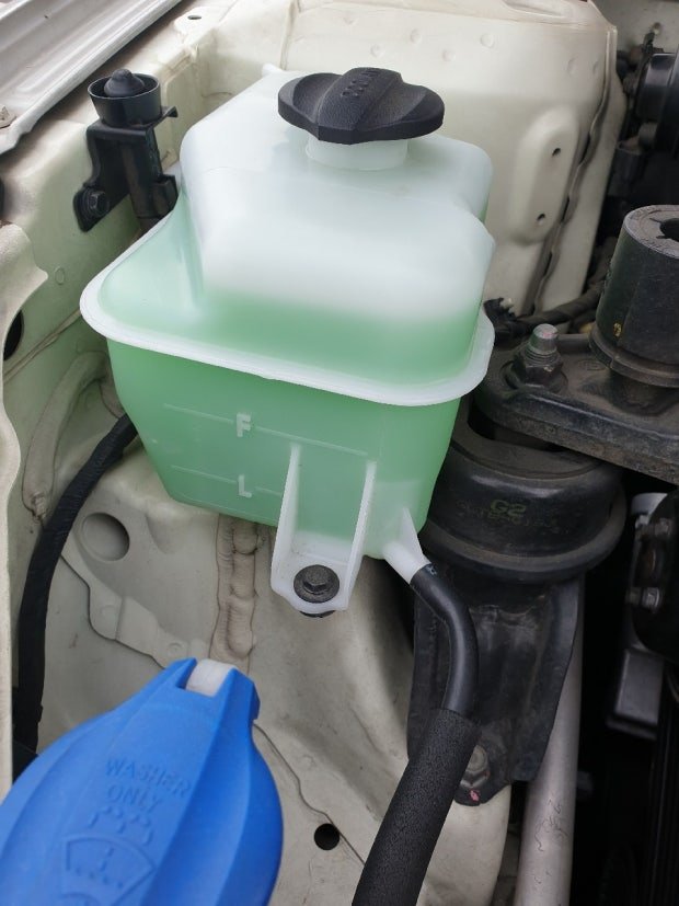 냉간시 냉각수가 보조탱크 F선 넘게 채워져 있으면 안좋나요? - 뽐뿌:자동차포럼 완전 냉간시 냉각수가 보조탱크 F선 넘게 채워져 있으면 안좋나요?