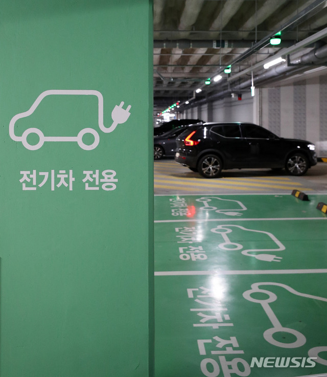주차장이 바뀐다…IT업계, 전기차 충전 사업 본격화