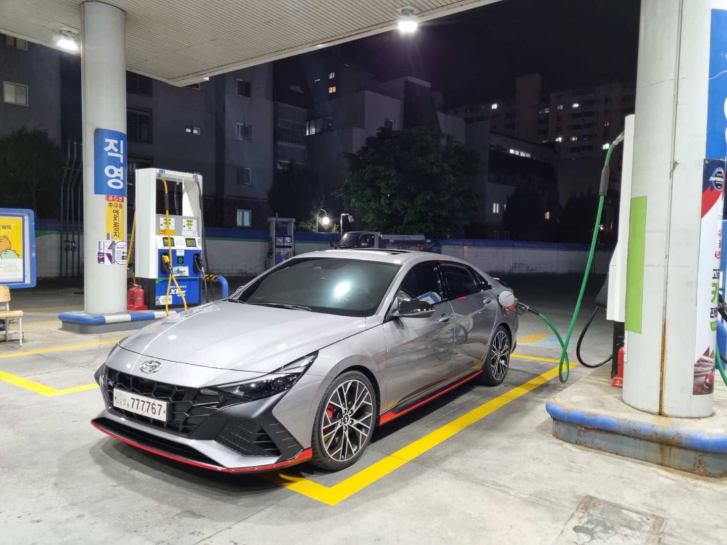 얼마전 출고하고 첫 주유 했네오 ㅎㅎ(N주의).gif - 뽐뿌:자동차포럼 얼마전 출고하고 첫 주유 했네오 ㅎㅎ(N주의).gif