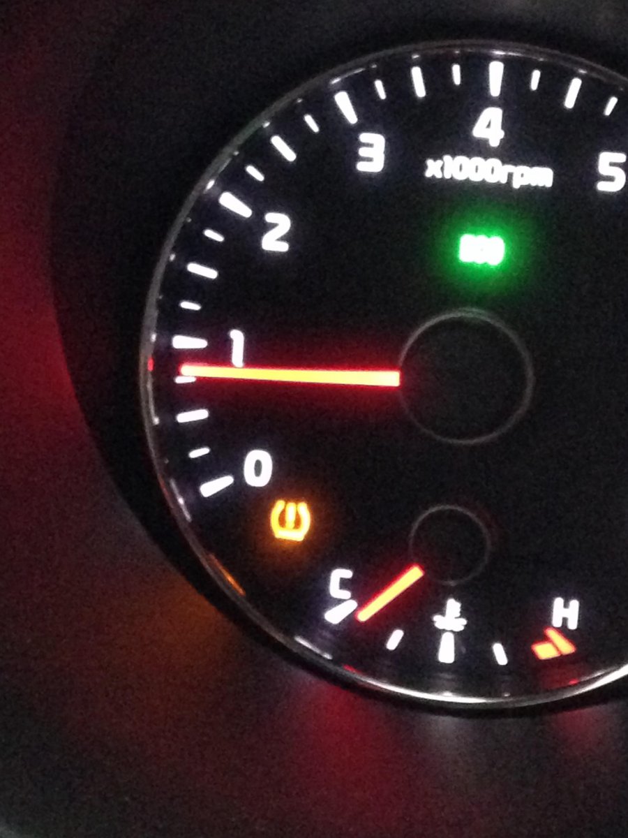 질문 드려 죄송합니다. 이 계기판의 경고등이 왜 커졌을까요? - 뽐뿌:자동차포럼 질문 드려 죄송합니다. 이 계기판의 경고등이 왜 커졌을까요?