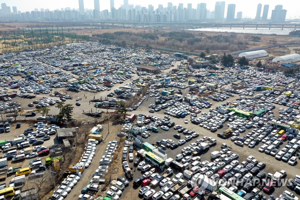 우크라 사태로 타격 우려되는 인천 중고차 수출단지