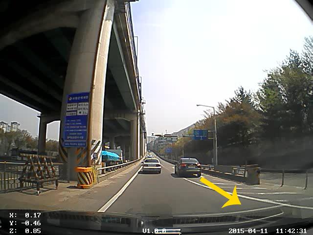 뽐뿌:자동차포럼 - 고속도로 진입로에서 후진 하는 차량고속도로 진입로에서 후진 하는 차량